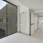 Accés amb llum natural