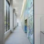 La rampa d’accés a les consultes s’obre al barri