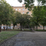 Vista general del acceso al edificio histórico HUAV